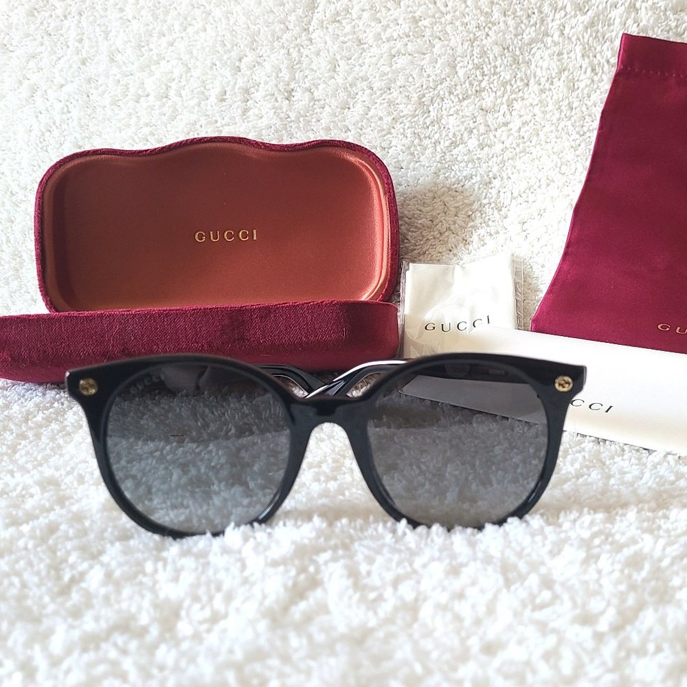 Gucci GG0091S Round Sunglasses, Black Frames, 52mm (EUC)